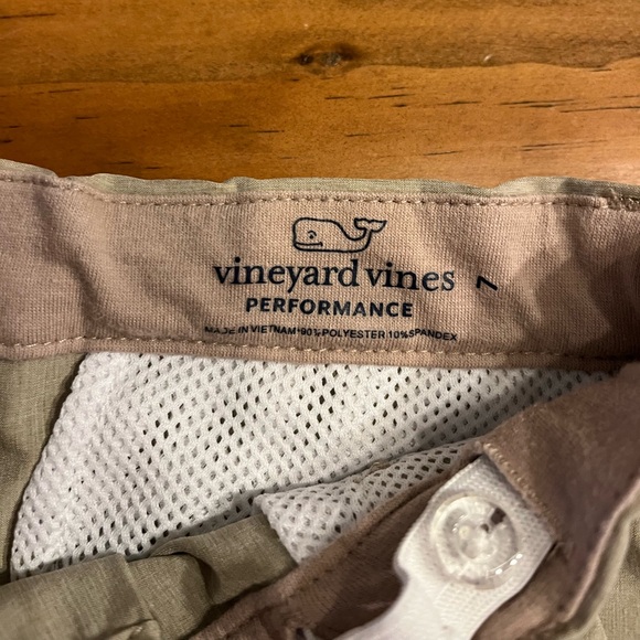 Vineyard Vines Size 7 Short Bundle - Picture 5 of 5